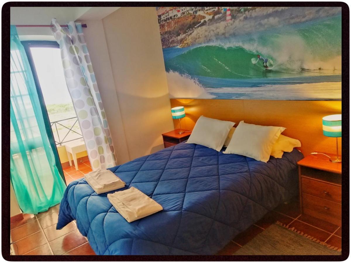 Supertubos Beach Hostel Атогиа-да-Балейя Экстерьер фото