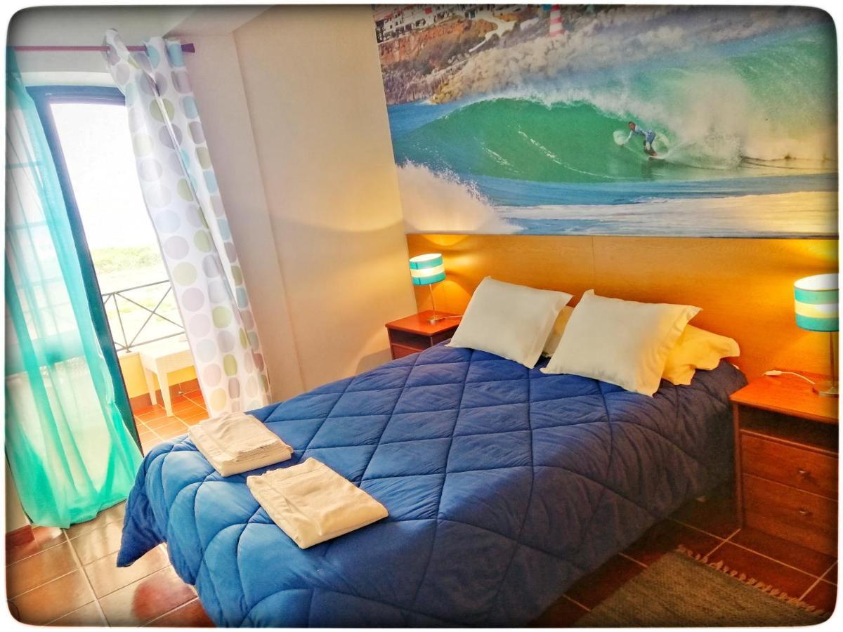 Supertubos Beach Hostel Атогиа-да-Балейя Экстерьер фото