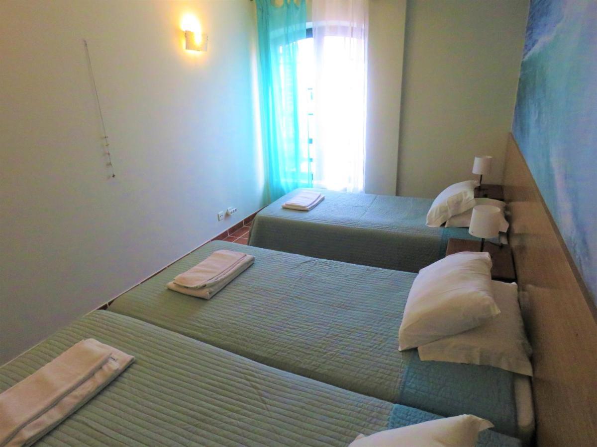 Supertubos Beach Hostel Атогиа-да-Балейя Экстерьер фото