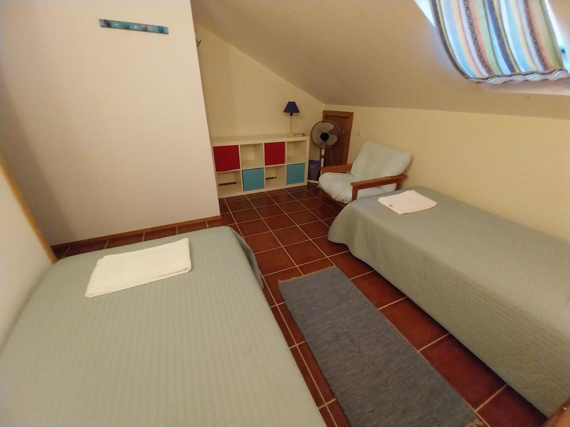 Supertubos Beach Hostel Атогиа-да-Балейя Экстерьер фото