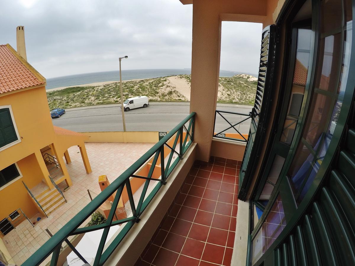 Supertubos Beach Hostel Атогиа-да-Балейя Экстерьер фото